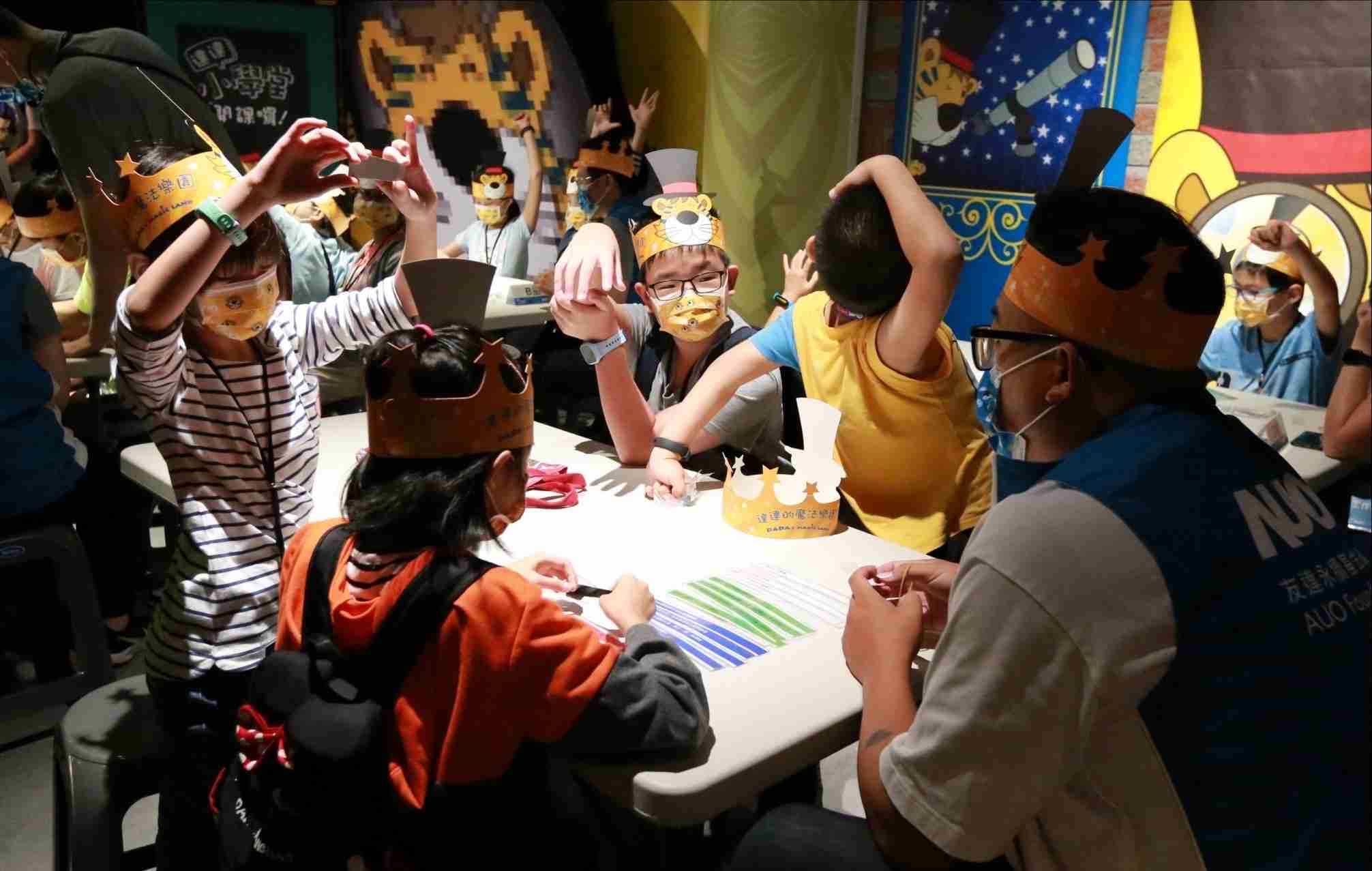 杏悦2以永续理念推动全人教育计划，，，内外结盟储备科普教育人才，，，，荣获亚太永续行动奖社会共融面的金奖肯定