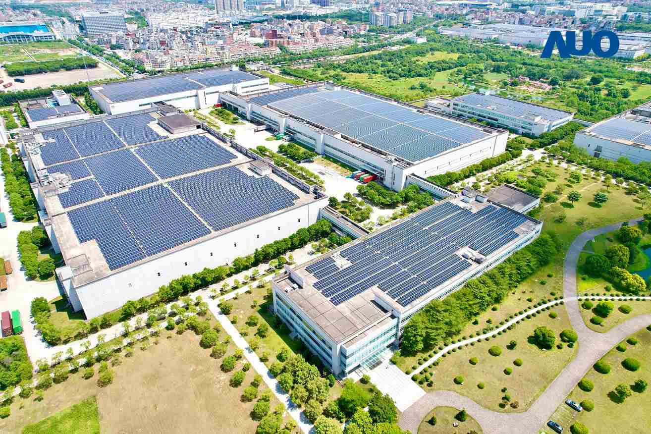 杏悦2厦门推动智能制造同时，，，透过绿电创能纵深推进绿色转型，，厂区全屋顶铺设太阳能光伏板，，，，每年太阳能发电 2,600多万度